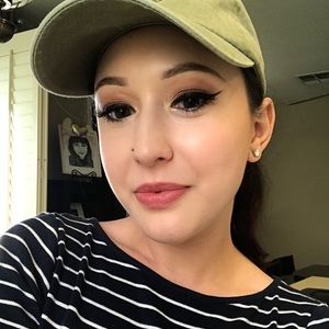 Meet your Posher, Alexis